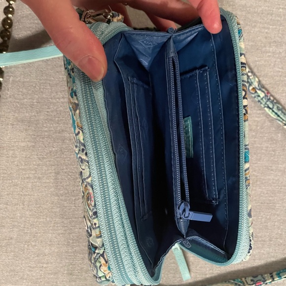 Vera Bradley Teal and Cream Crossbody Bag - Picture 4 of 5